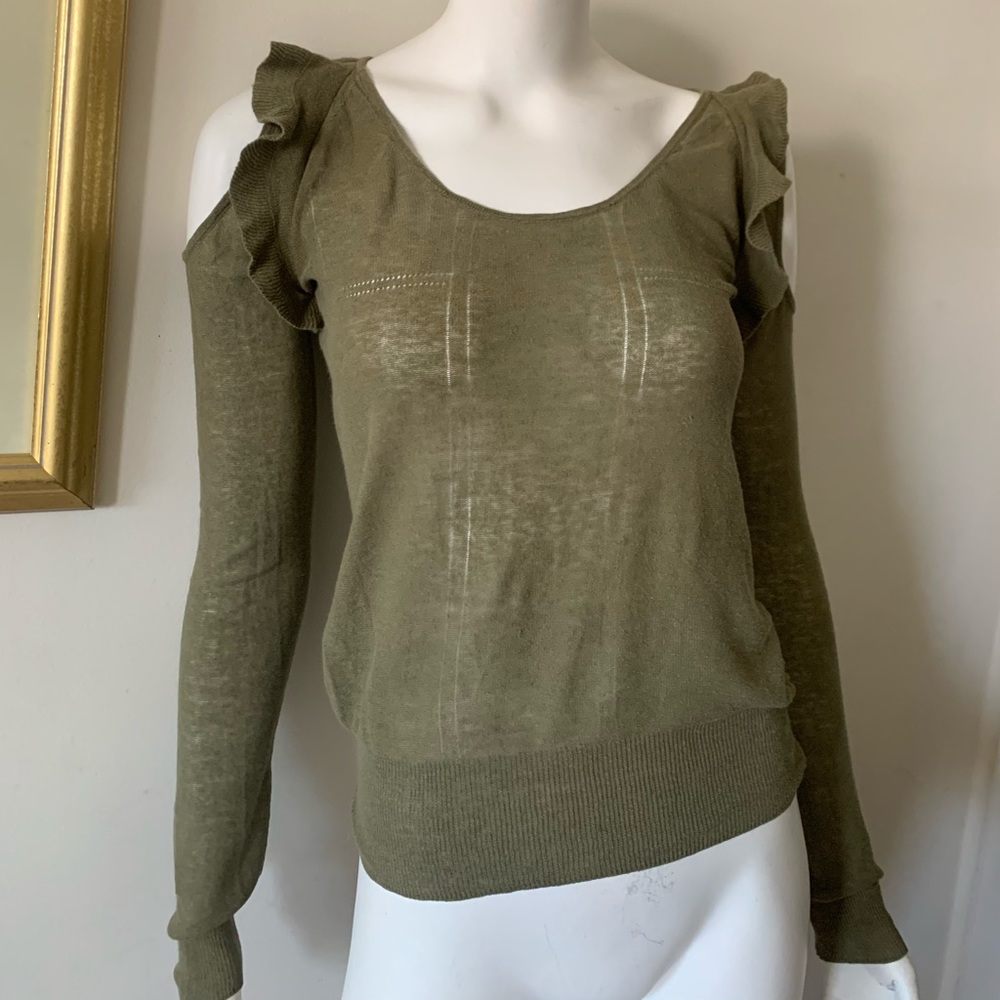 Shoulderless Knit Top